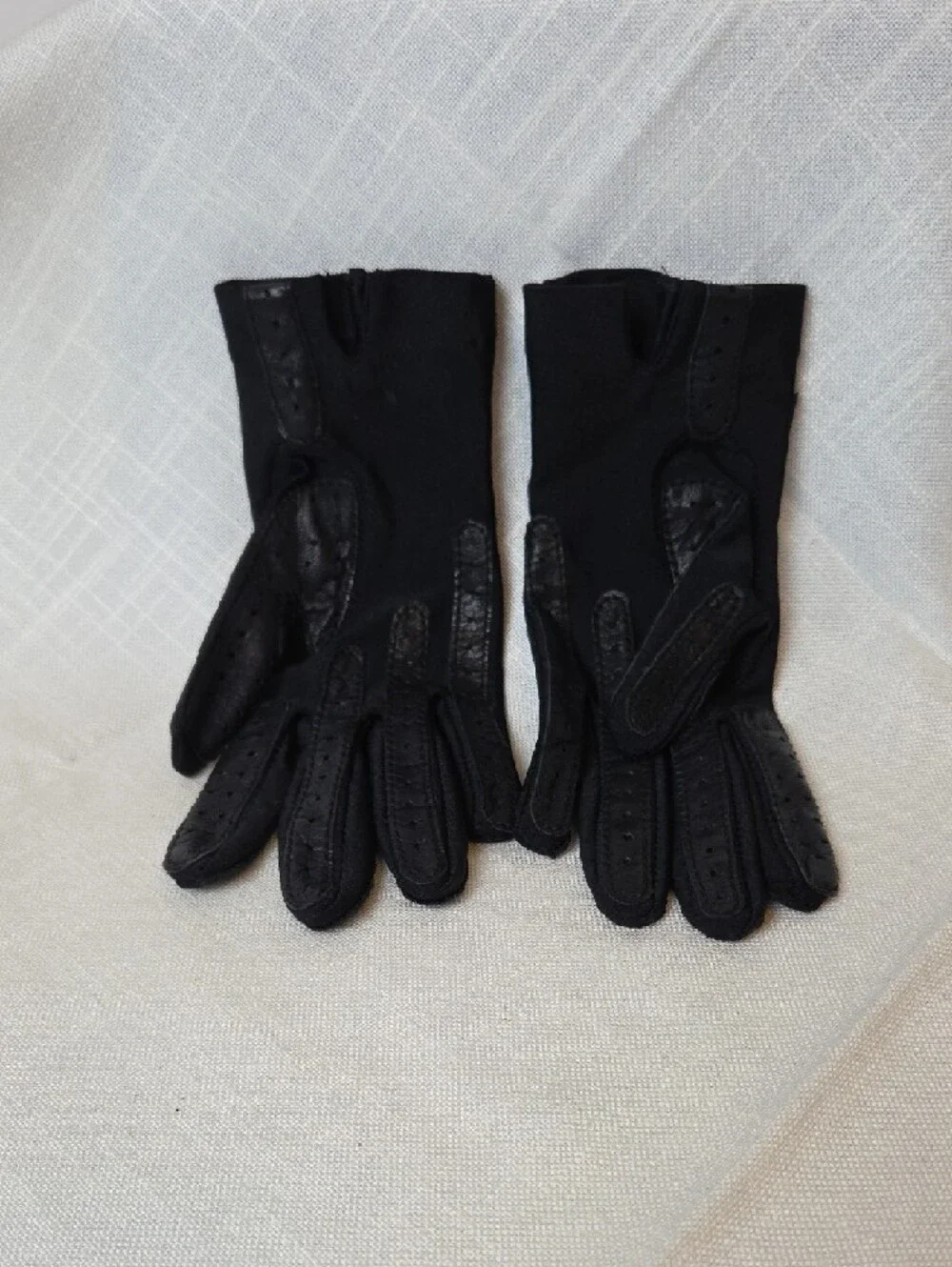 Vintage Isotoner Black Women's Dress Gloves with Chevron Detail - Picture 2 of 2